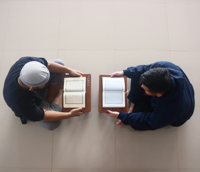 Layanan Tartil - Mempelajari teori tajwid, memperbaiki dan memperbagus bacaan Al-Qur’an.